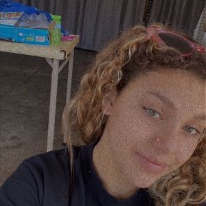 Meet your Posher, Izabella